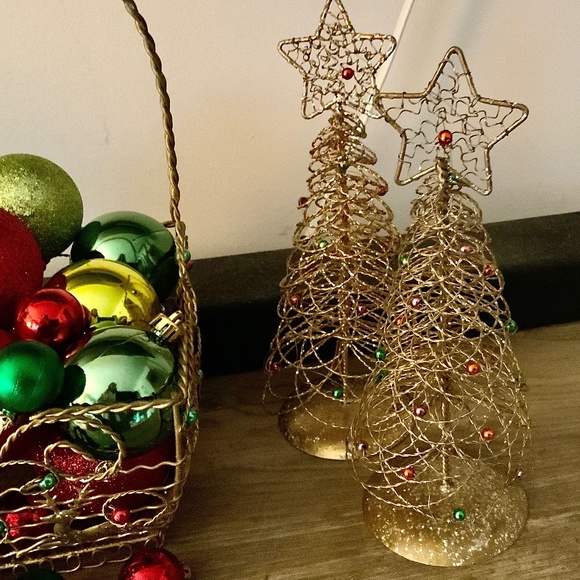 Gold Christmas table top display - Picture 2 of 3